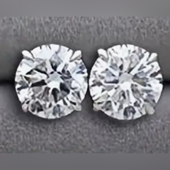 Stud Earrings - Picture 1 of 1